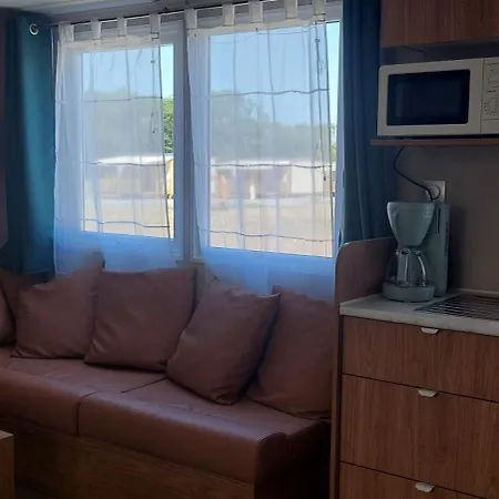 פארק נופש Mobil-home Bord De *